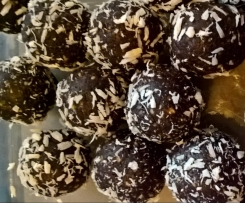 Energiebällchen mit Datteln und Nüssen (vegan, glutenfrei)