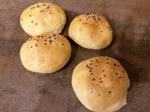 Variation von Burger Buns ohne Ei