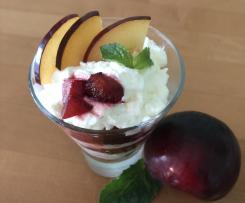 Pflaumen mit Mascarpone-Tonka-Creme