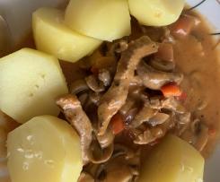 Gyros mit Metaxa-Soße und Kartoffeln