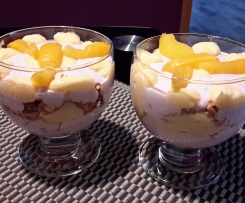 Wild Preiselbeeren mit Quark  trifft Vanille Creme und Pfirsich