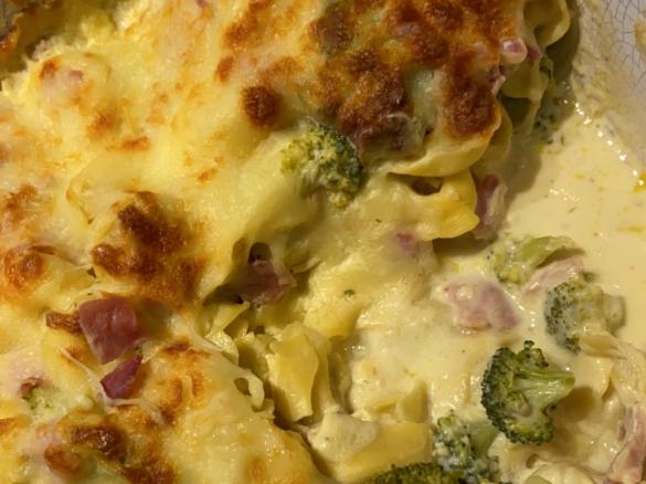 Tortellini-Auflauf in Käse-Sahne-Sauce