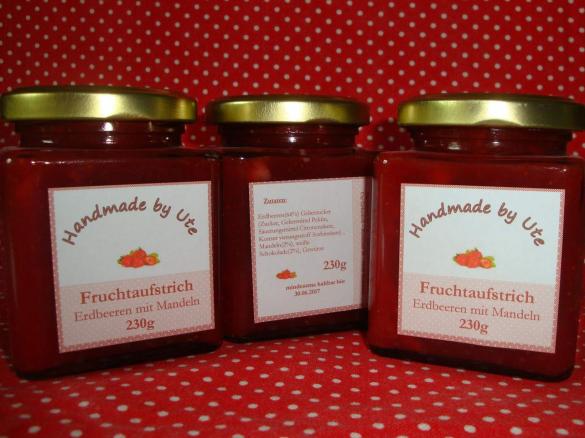 Fruchtaufstrich Erdbeere mit Mandeln und weißer Schokolade