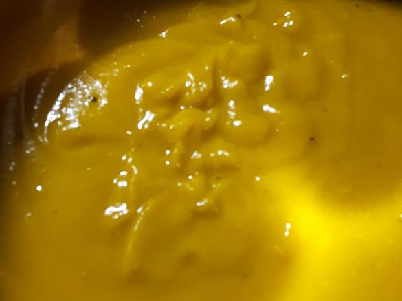 Kürbiscremesuppe mit Apfel