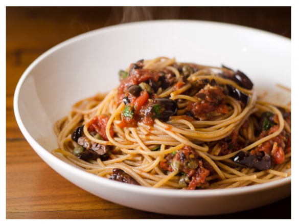 Spaghetti puttanesca à la Queen - auch vegan möglich