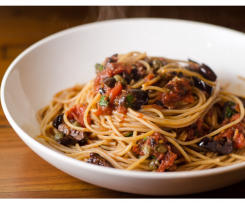 Spaghetti puttanesca à la Queen - auch vegan möglich