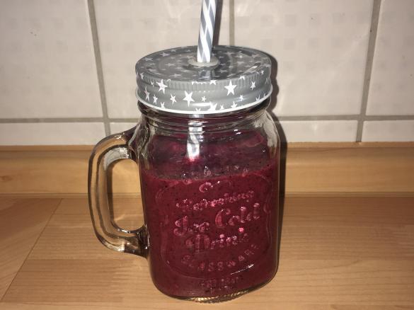 Rote Beeren Smoothie