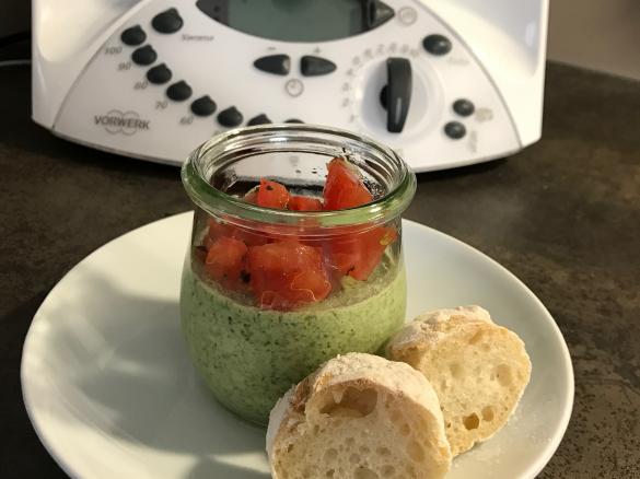 Spinat Panna Cotta mit Tomatenragout