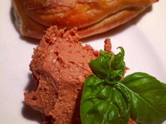 Walnuss-Feta-Aufstrich