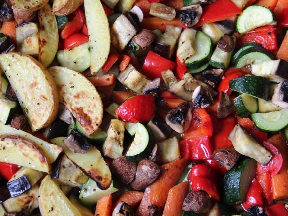 Ofengemüse mit Avocadocreme und Hühnerbrüstchen