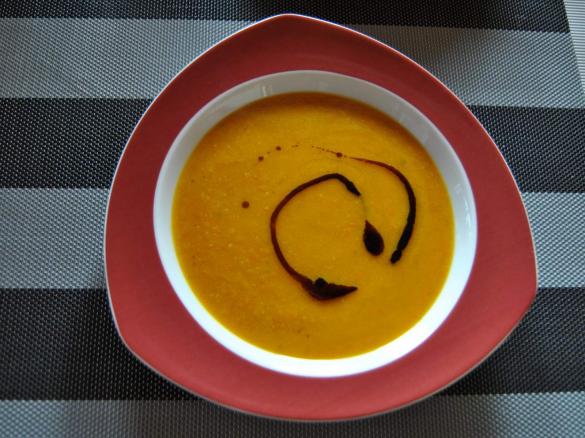 Kürbissuppe mit Sellerie und Curry