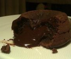 warmer Schokokuchen mit flüssigem Kern