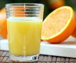 Frischer Orangensaft (Zitrusfrüchte)