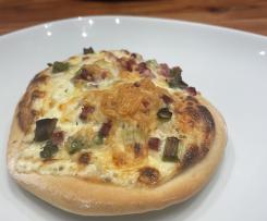 Handbrot mit Käse Schinken