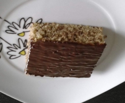 Zucchinikuchen mit Marmelade