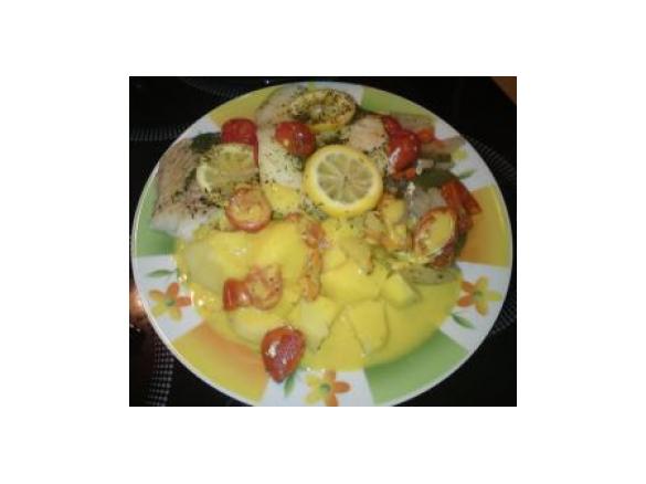 Pangasius-Filet mit Fenchel-Paprika-Gemüse und gelber Sauce