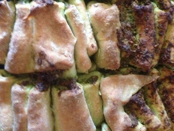 Faltenbrot mit Bärlauchpesto