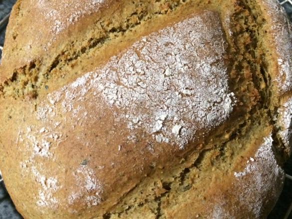 „Grünes Brot“ (Kürbiskernbrot)