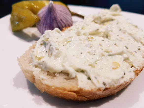 Knoblauchcreme mit Peperoni (mit Power😊)