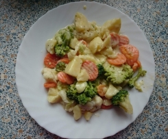 Gemüse-Kartoffelauflauf in einer Frischkäsesoße