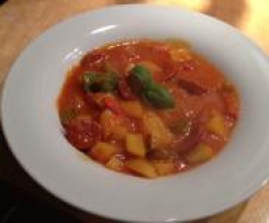 All-in-one: Tomaten-Safran-Eintopf mit bunter Paprika und Chorizo