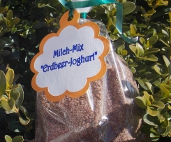 Erdbeer-Joghurt Milch-Mix-Getränk (Kakaopulver)