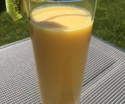 Erfrischender cremiger Mango Smoothie