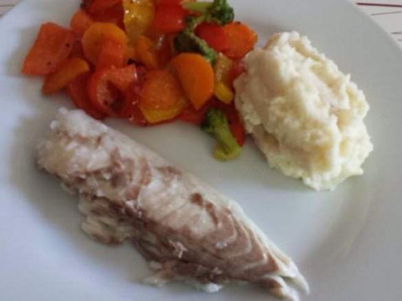 Dorade in Salzkruste mit Selleriepüree.    LOGI / Low Carb / SiS