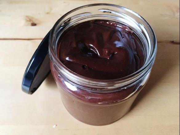 Variation weißer - jetzt dunkler -  Schokoladen-Nuss-Aufstrich