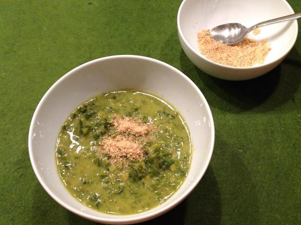 Grünkohlsuppe mit kokosmilch