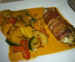 Baconhähnchenbrustfilet mit mediterranem Gemüse