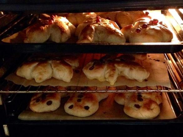 Hefezopf mit Rosinen oder Klosamännle