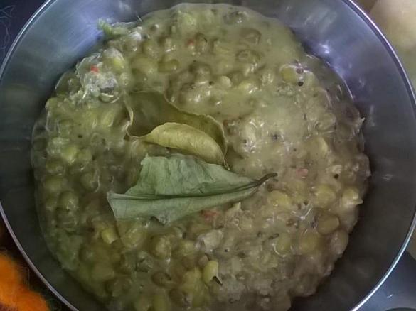 Khatta Moong, indisches Mungobohnen-Curry