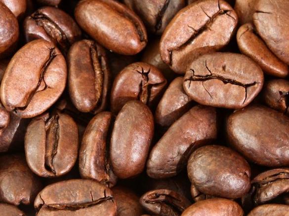 Kaffeebohnen mahlen für die French Press