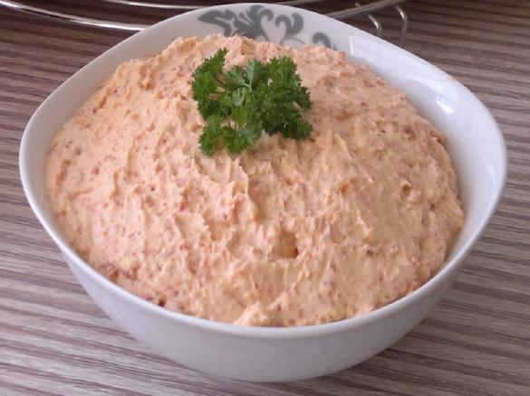 Ruck-Zuck Dip mit getrockneten Tomaten
