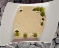 Variation Spanische Mandel-Knoblauch-Suppe