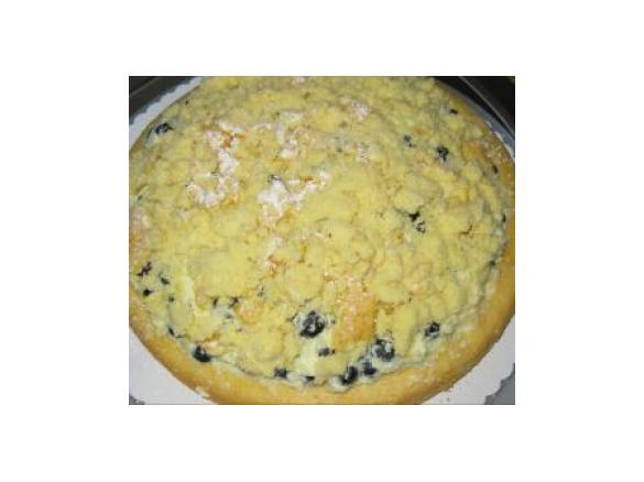 Kuppeltorte mit Heidelbeeren