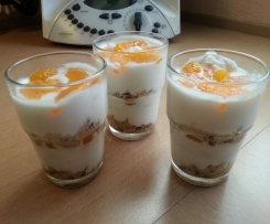 Schichtdessert mit Früchten