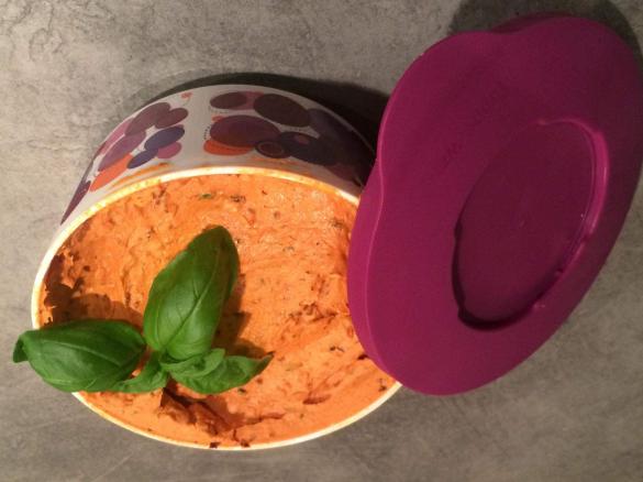 Tomatenbutter mit Parmesan