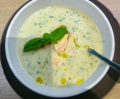 Meerrettichsuppe mit geräucherter Forelle
