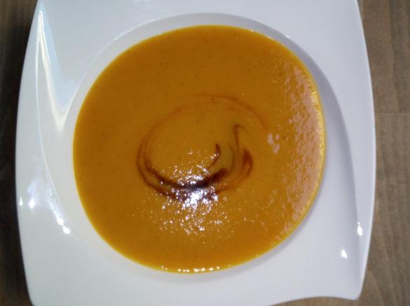 Kürbis-Mango-Zimt-Suppe