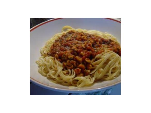 Spaghetti mit Krabben in Tomatensauce