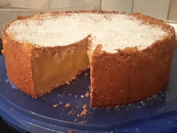 Didis gedeckter Apfelkuchen mit Schuss