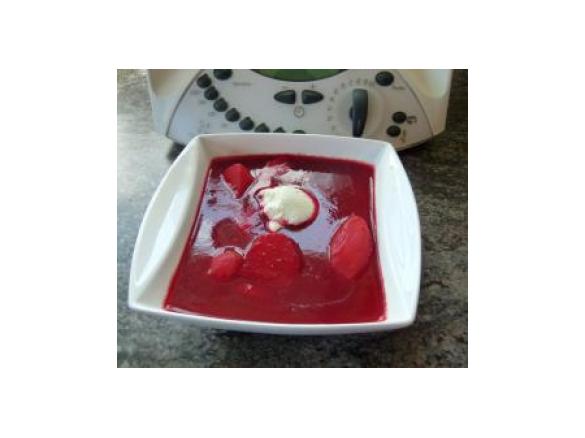 "Ruck-Zuck" Variation von Borscht alla Betty ( Rotebeetesuppe mit Hähnchen )