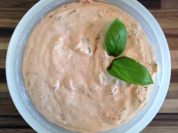 Tomate-Basilikum-Dip