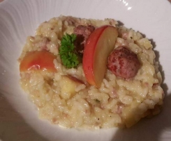 Risotto mit Bratwurtspralinen und Apfel