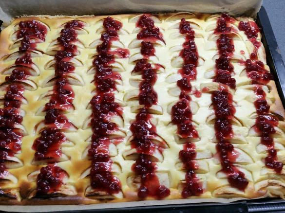 Käsekuchen mit Preiselbeeren, Käsekuchen, Apfel