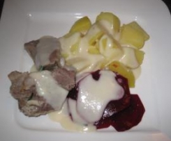Rindfleisch,Kartoffeln mit Meerrettichsauce und Rote-Beete-Salat