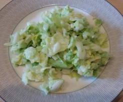 Eisbergsalat mit Gurke