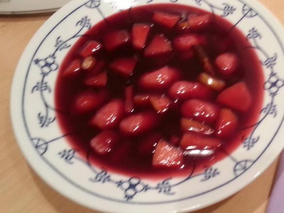 Klassiche Fliederbeersuppe 